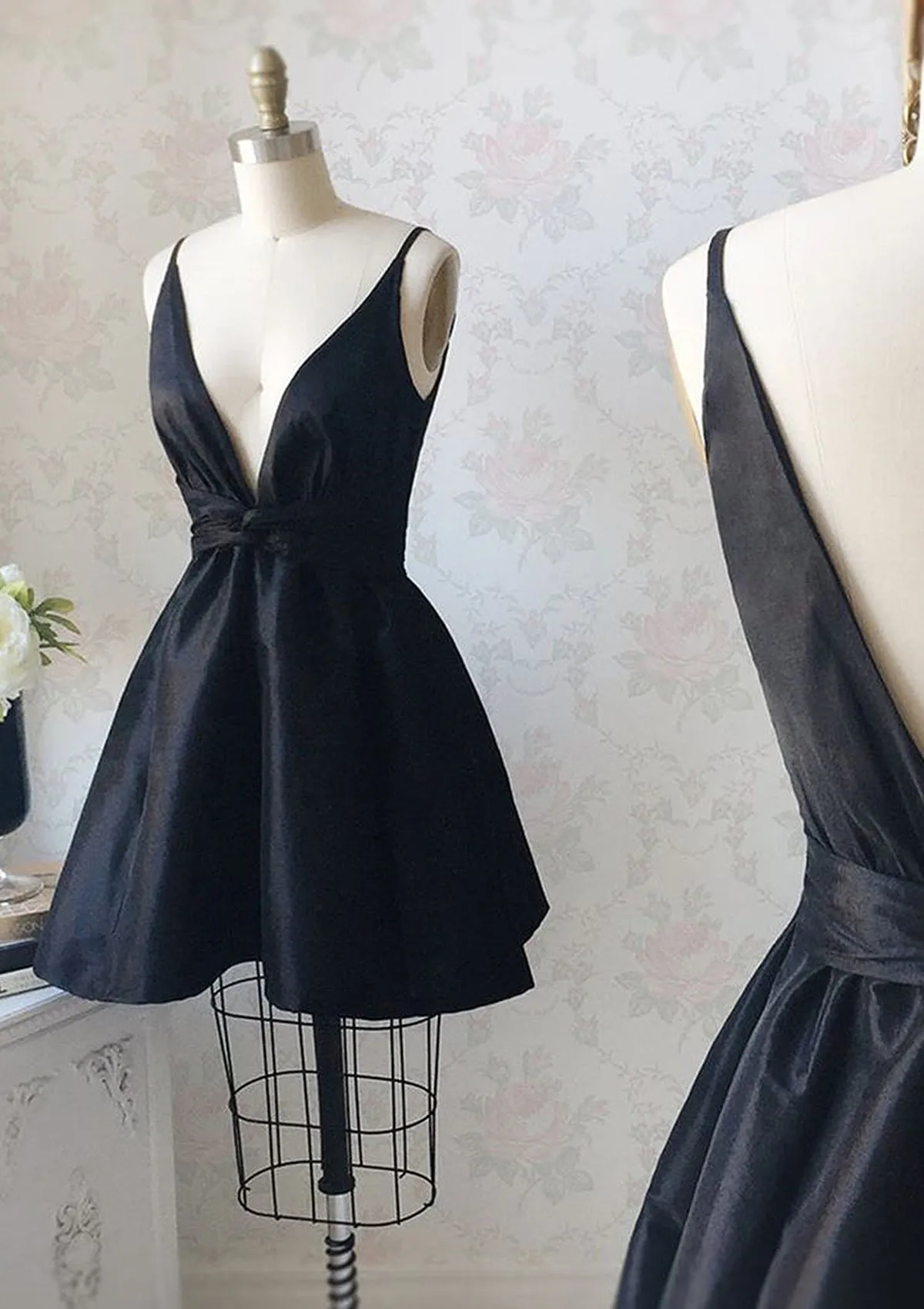 A-line Plunge V Back Black Taffeta Short Mini Homecoming Dress