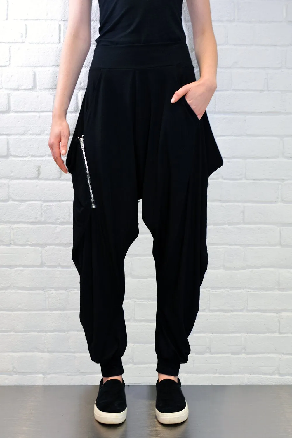 Angle Zipper Pant - Black Solid